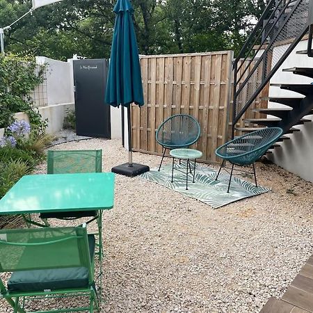 Bulle De Detente Avec Jacuzzi Saint-Martin-de-Londres Екстериор снимка
