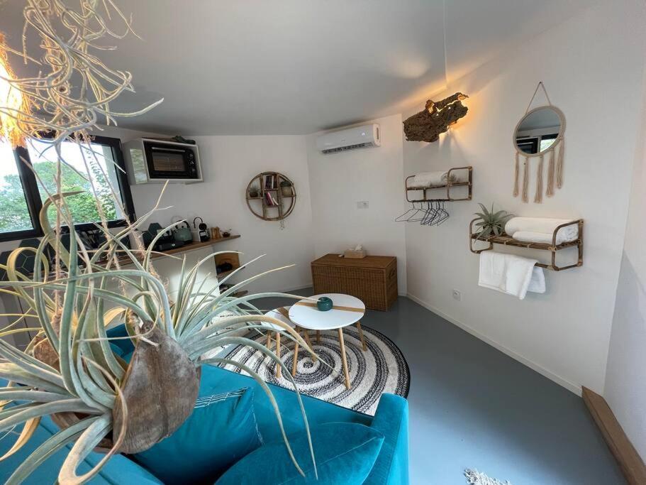Bulle De Detente Avec Jacuzzi Saint-Martin-de-Londres Екстериор снимка