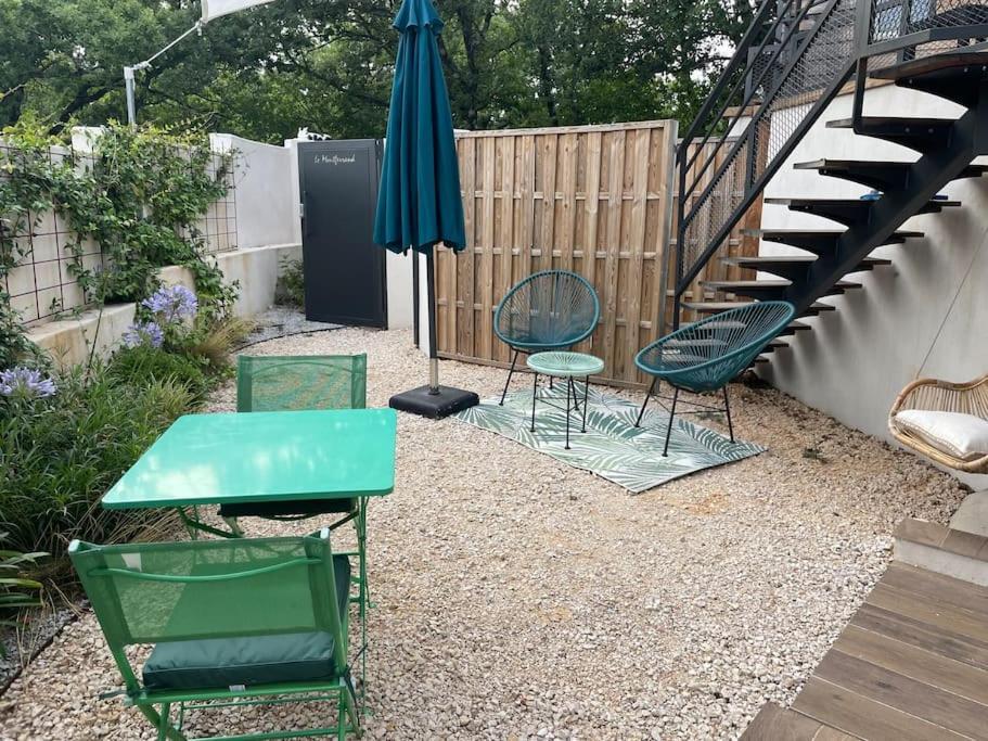 Bulle De Detente Avec Jacuzzi Saint-Martin-de-Londres Екстериор снимка